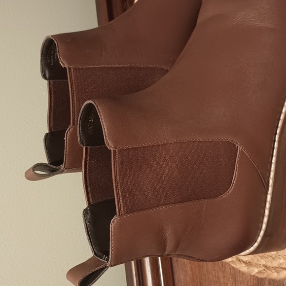 Cole Haan Grand Series Chelsea boots, waterproof, size 8B - Picture 2 of 9